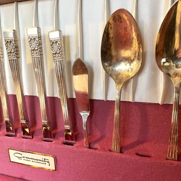 Vintage Set of 51 Oneida Community Silverplated Silverware - Picture 5 of 7